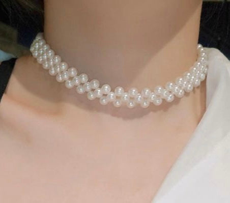 Pearl white choker