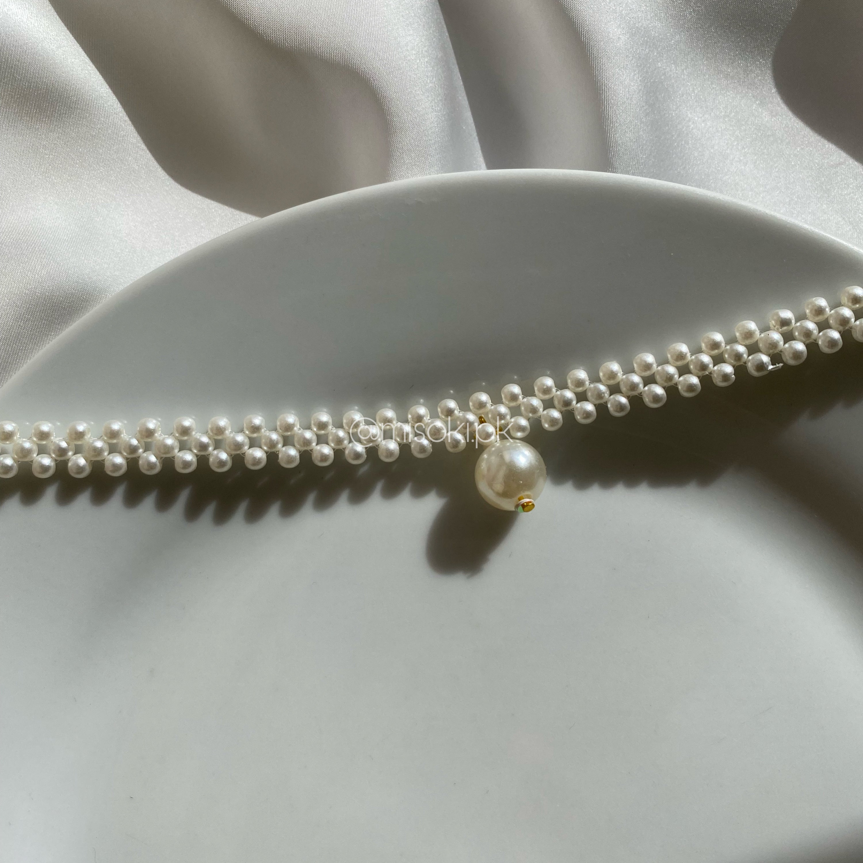 Pearl drop choker