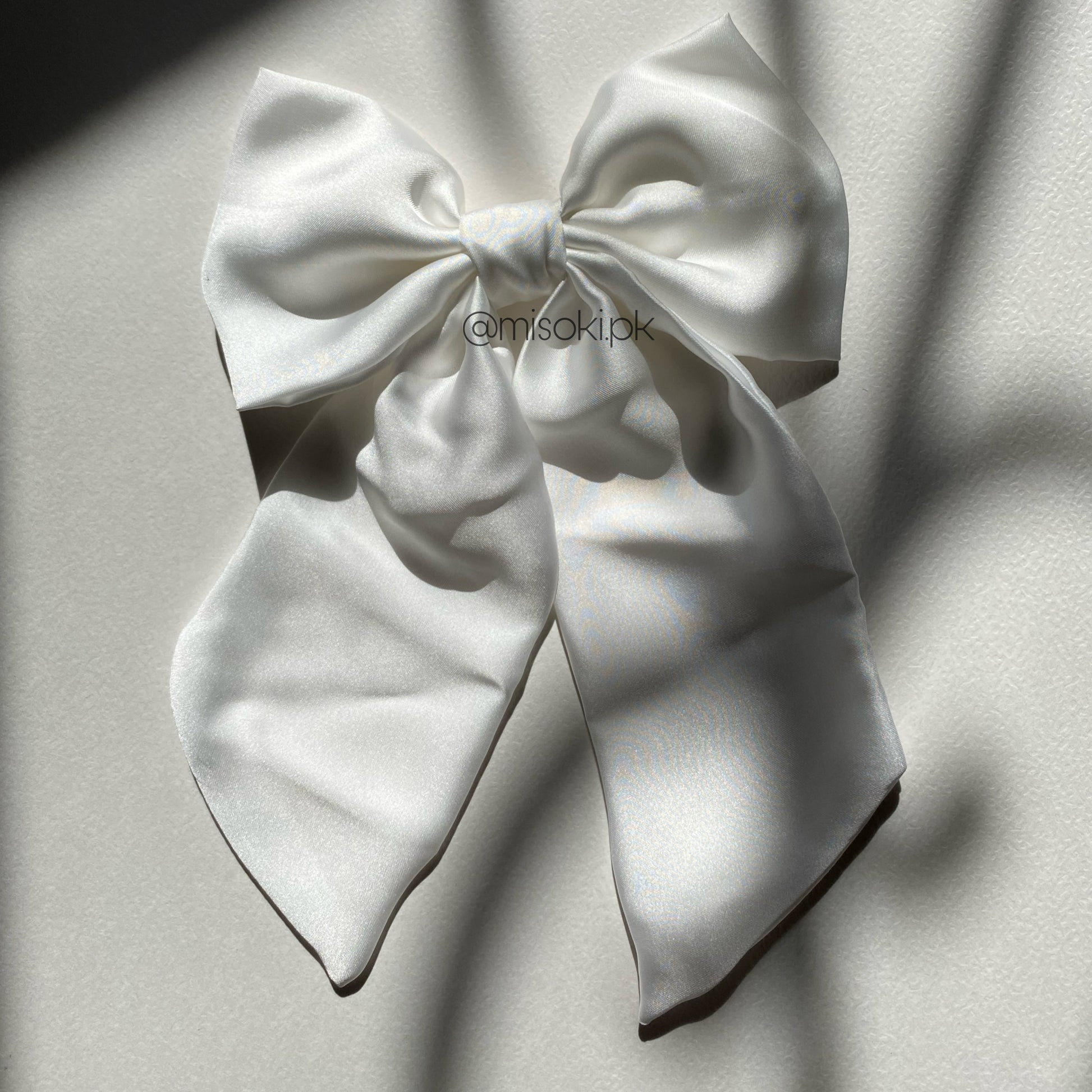 Lily white bow clip – Misoki